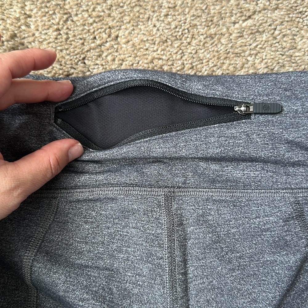 Lululemon leggings women size 6 - Picture 6 of 7